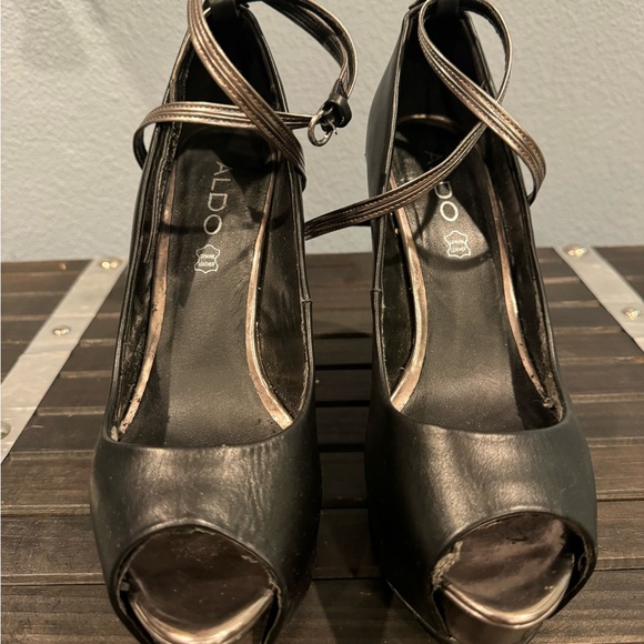 ALDO Heels with straps - Picture 8 of 9